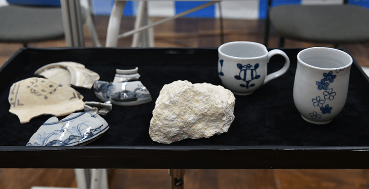 Kaminohatayaki products such as old pottery shards and pottery stones